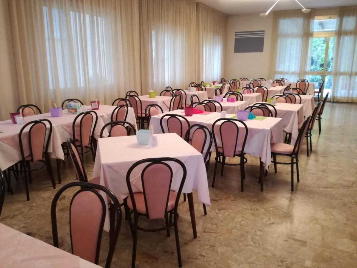 Hotel Serafini Ρίμινι Εξωτερικό φωτογραφία